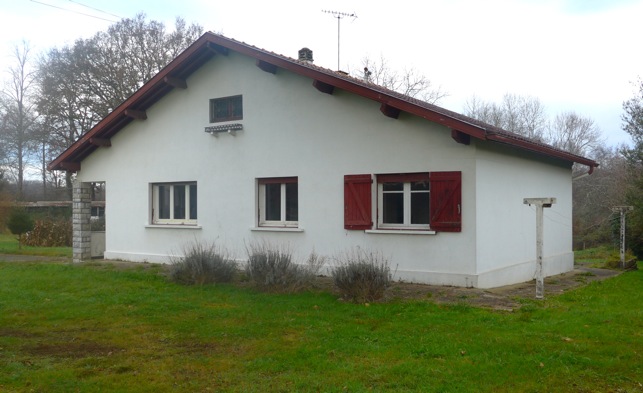 BIAUDOS : MAISON D’HABITATION ET FERME A RENOVER